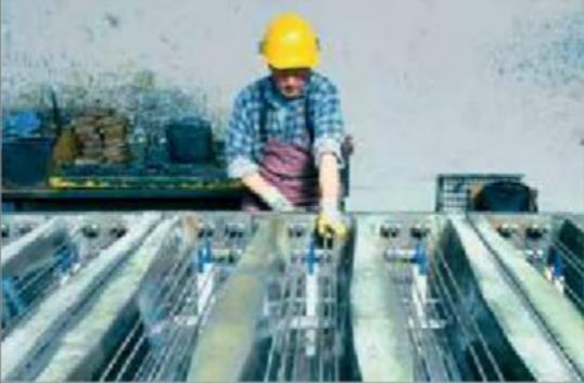 Muncitor in productie THOSTY